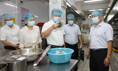 肖亚非赴南城街道开展食品经营主体包保与节前食品安全检查工作，筑牢安全防线